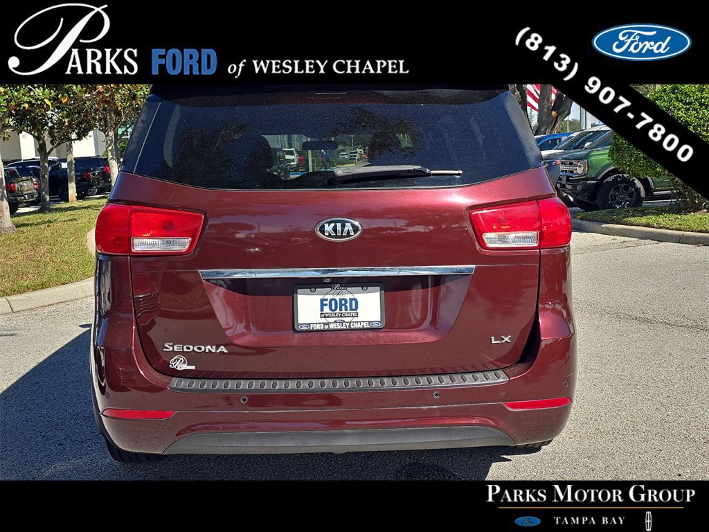 Used 2017 Kia Sedona LX w/ LX Essentials Premium Package image 5