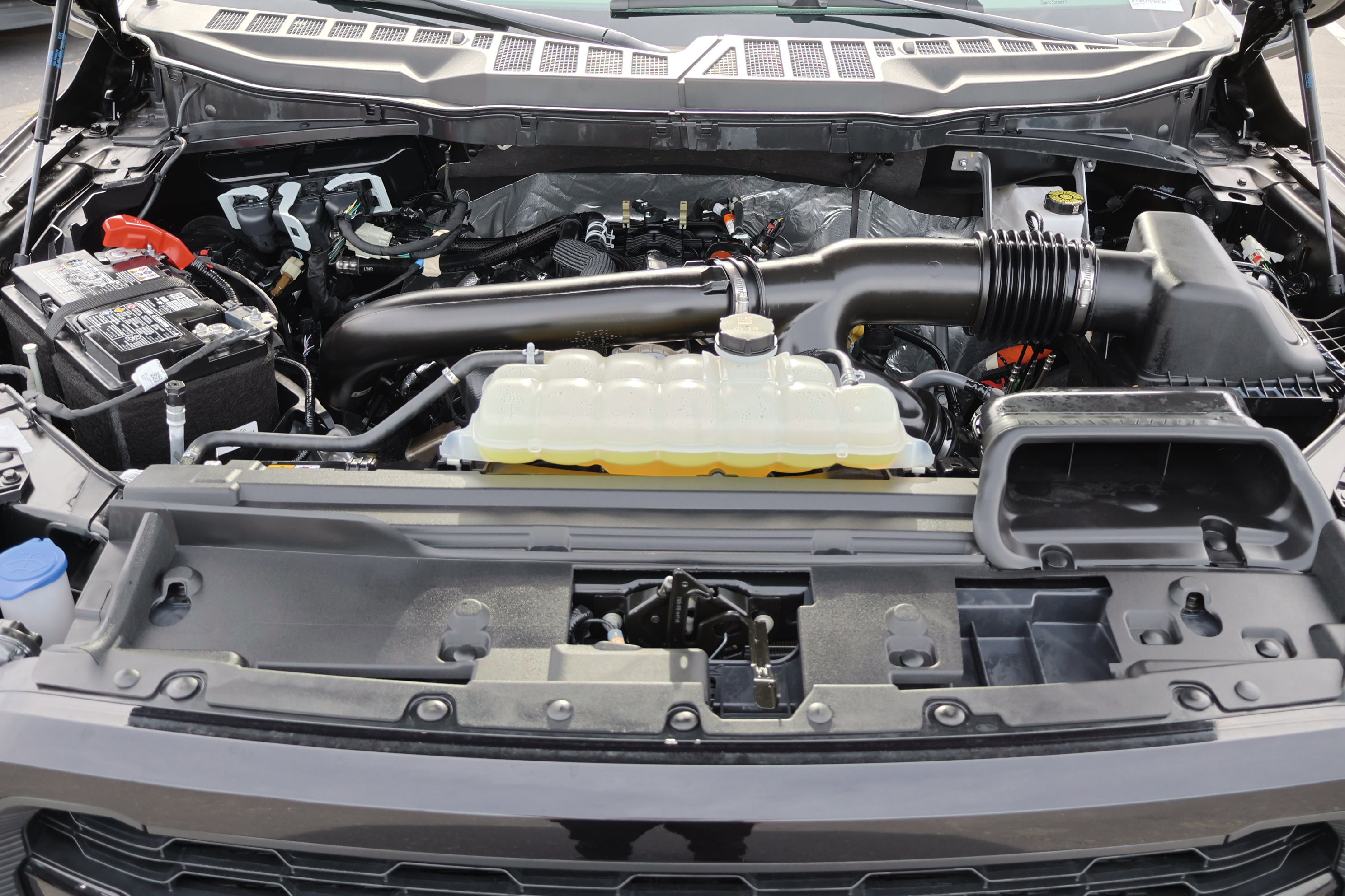 Certified 2025 Ford F150 Lariat w/ Equipment Group 501A Mid image 34