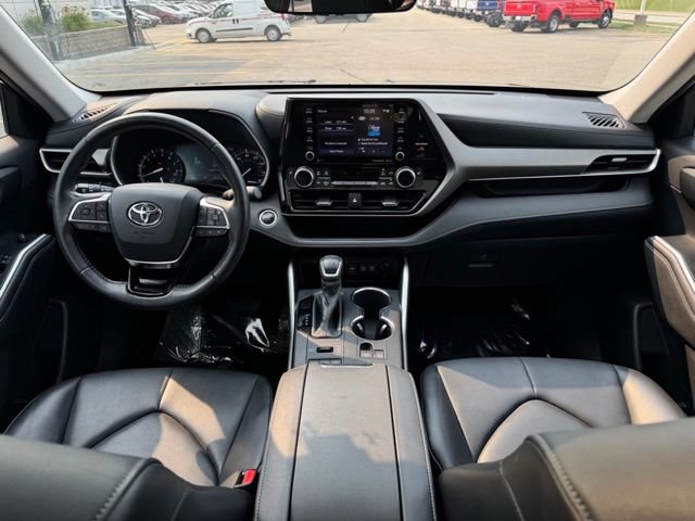 Used 2020 Toyota Highlander XLE AWD/4WD image 15
