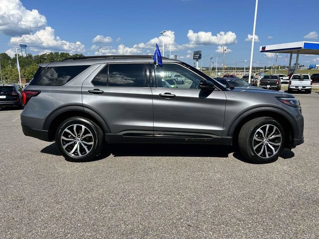 Certified 2025 Ford Explorer ST-Line AWD/4WD image 2