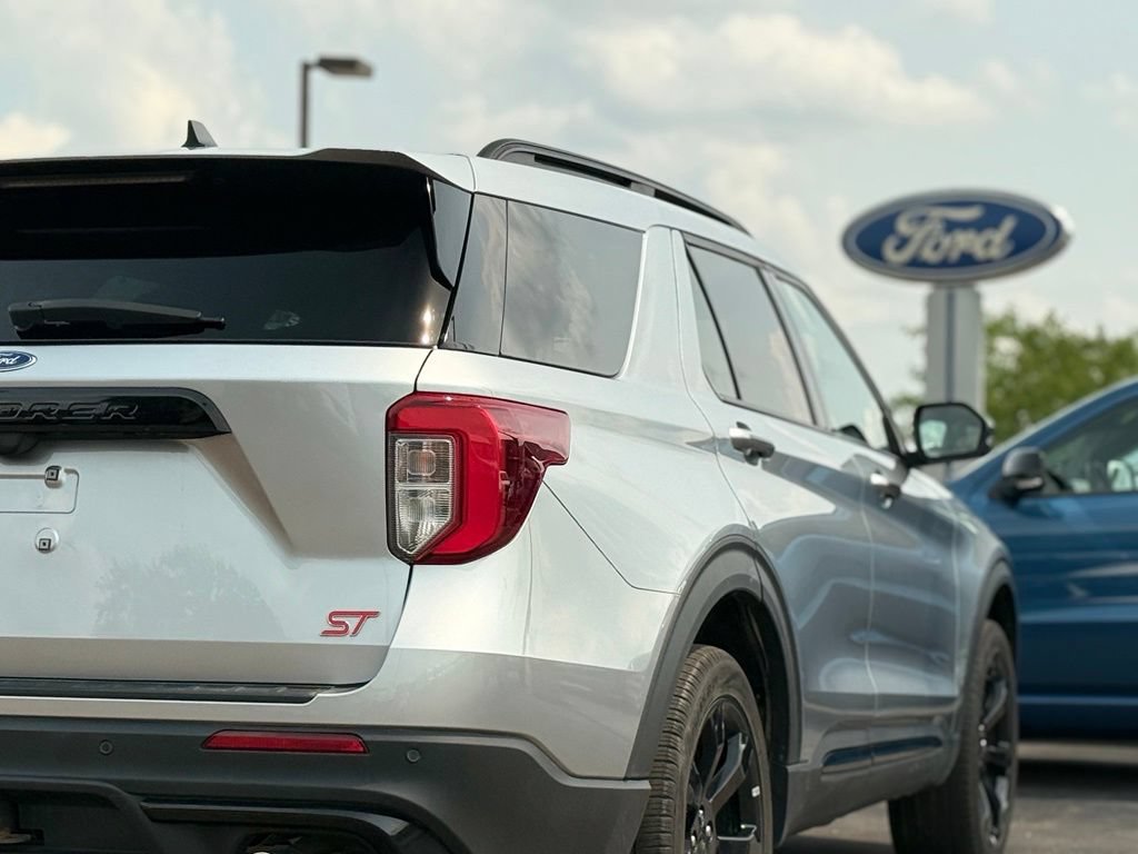 Certified 2024 Ford Explorer ST w/ Technology Package AWD/4WD image 37