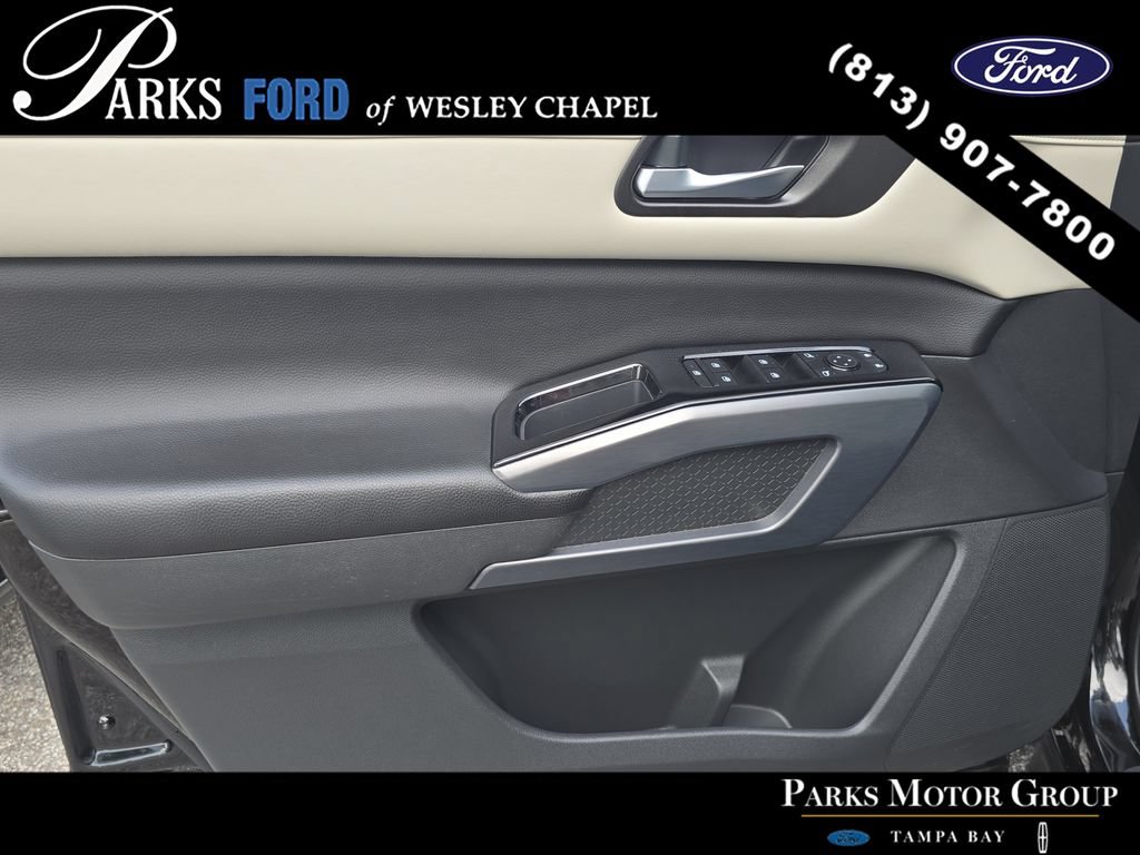Used 2023 Nissan Pathfinder SL AWD/4WD image 17