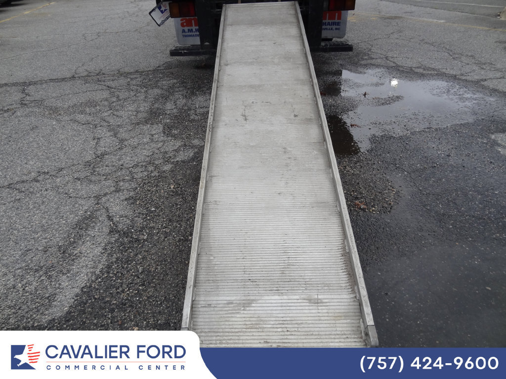Used 2024 Isuzu NQR RWD image 21