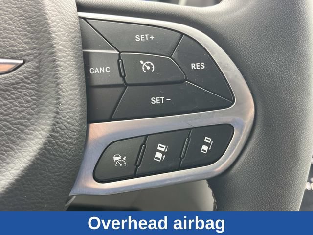 Used 2023 Chrysler Pacifica Touring-L FWD image 37