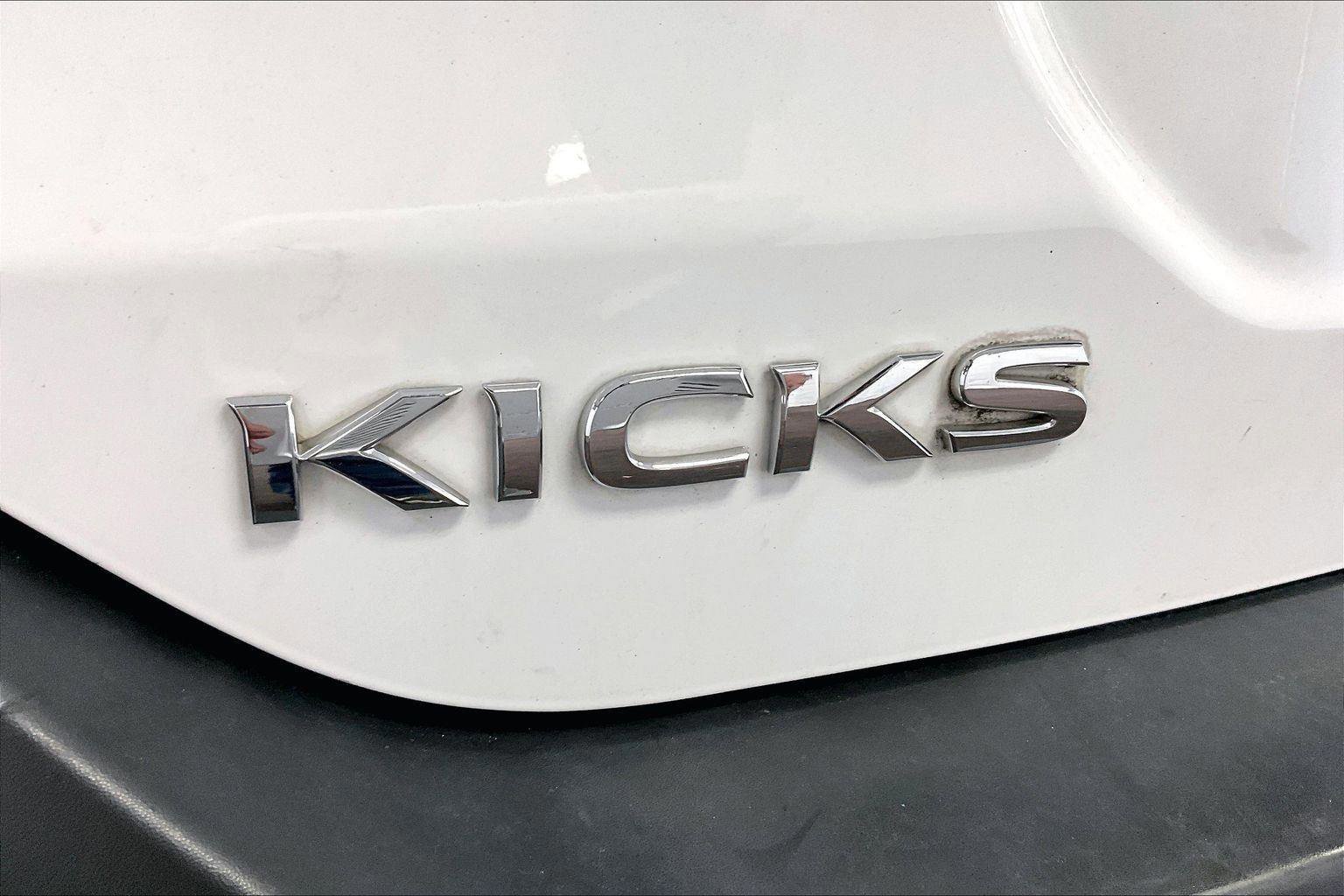 Used 2020 Nissan Kicks S image 13