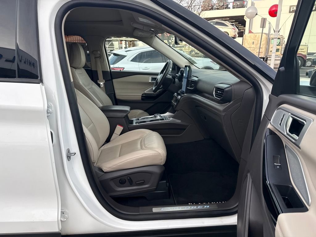 Certified 2023 Ford Explorer Platinum w/ Technology Package image 31