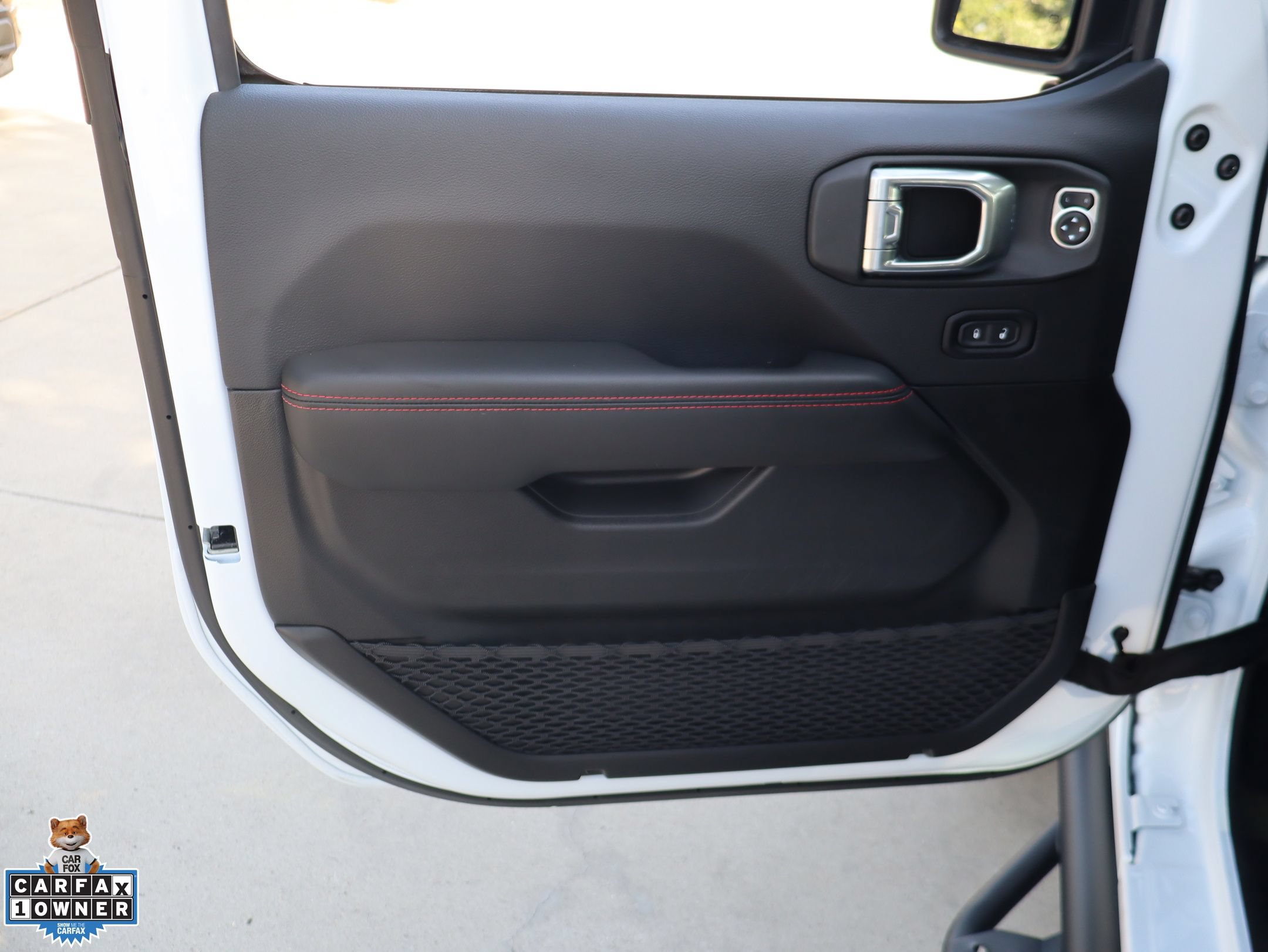 Used 2024 Jeep Wrangler Unlimited Rubicon w/ Convenience Group AWD/4WD image 13