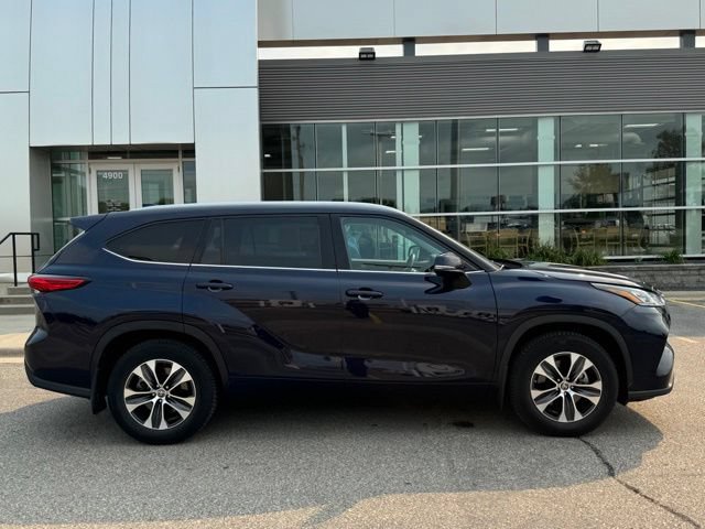 Used 2020 Toyota Highlander XLE AWD/4WD image 43