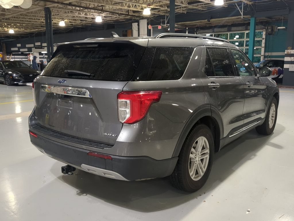 Certified 2022 Ford Explorer XLT w/ Equipment Group 202A AWD/4WD image 8