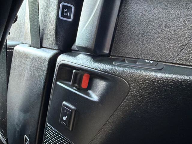 Used 2025 Chrysler Pacifica Limited FWD image 21