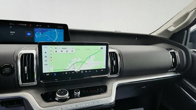Certified 2025 Ford Expedition Platinum AWD/4WD image 19