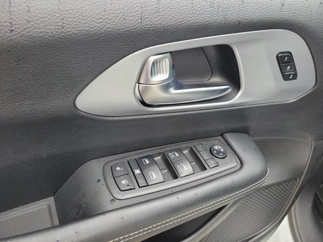 Used 2021 Chrysler Pacifica Touring-L w/ Premium & Safety Sphere Group FWD image 21