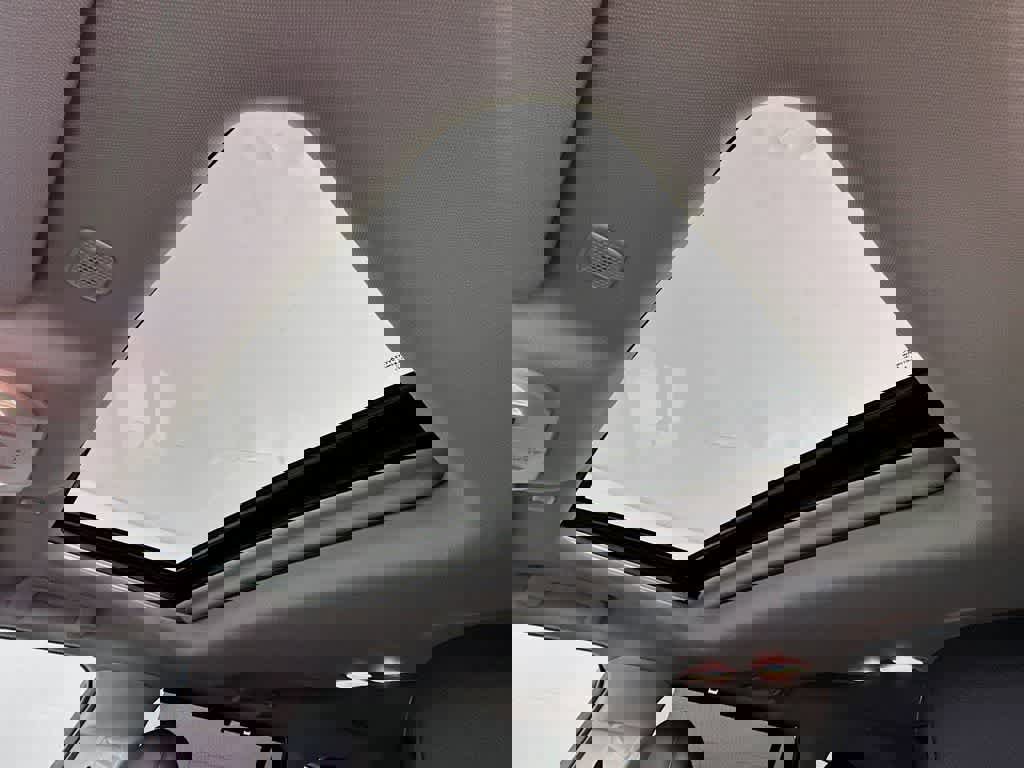 Used 2023 Toyota Highlander XLE image 31