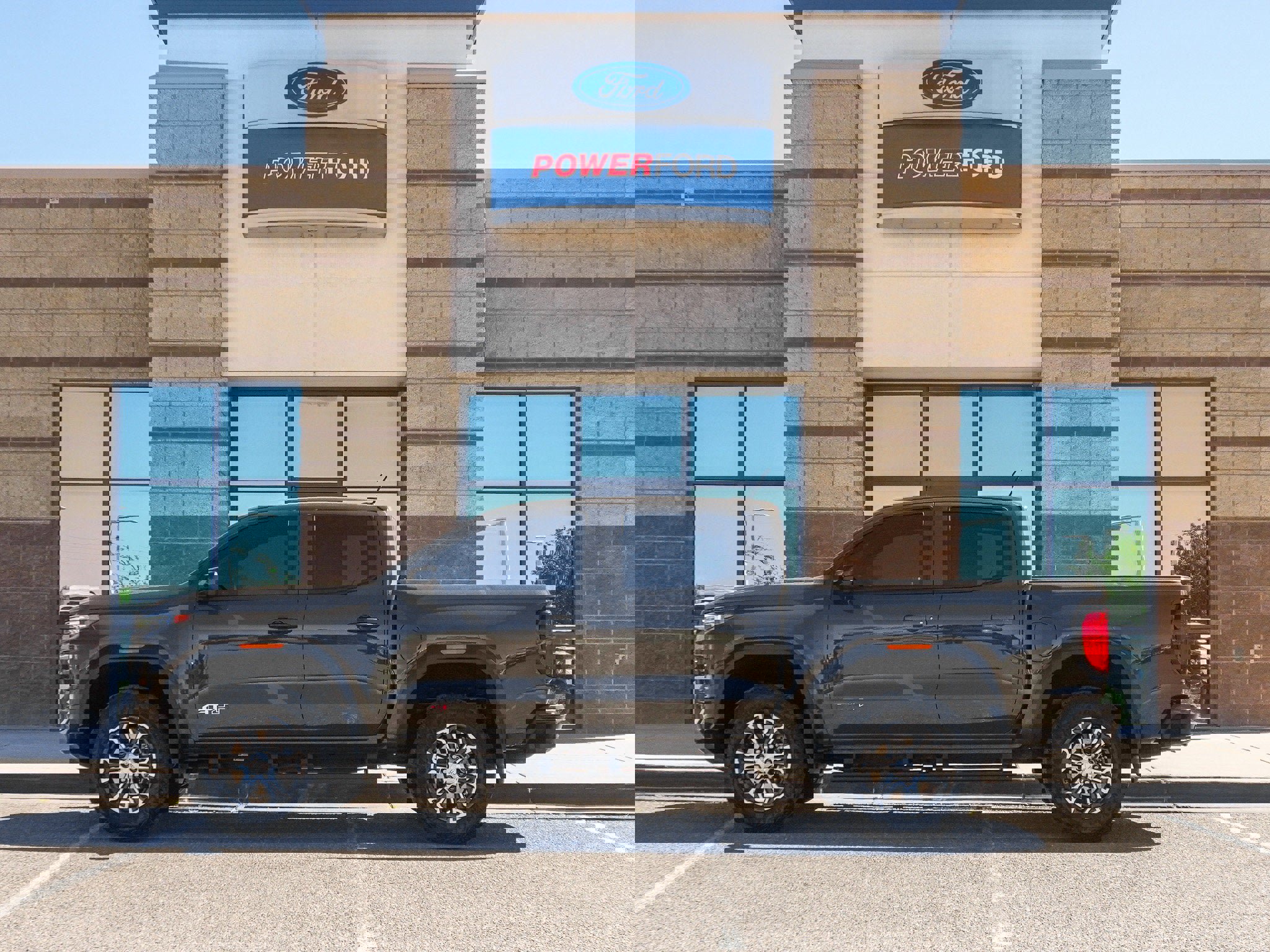 Used 2024 GMC Canyon AT4 w/ LPO, Skid Plate Package image 2