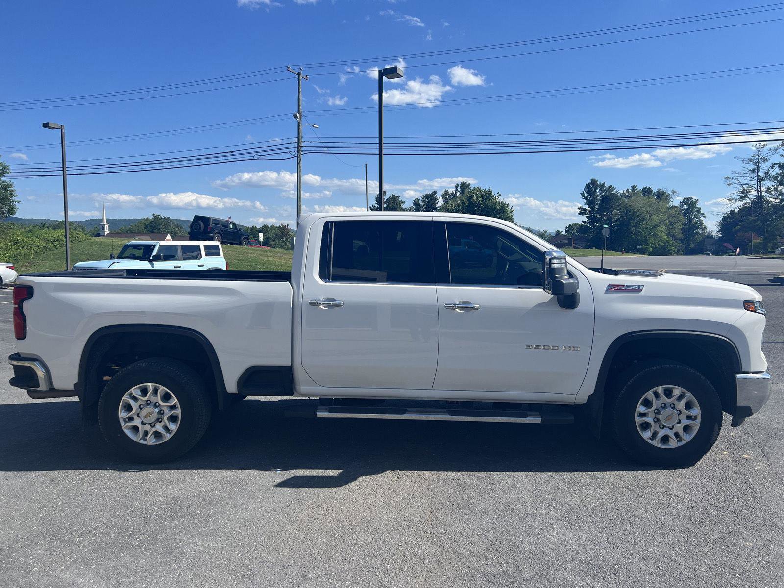 Used 2024 Chevrolet Silverado 3500 LTZ w/ LTZ Plus Package AWD/4WD image 5