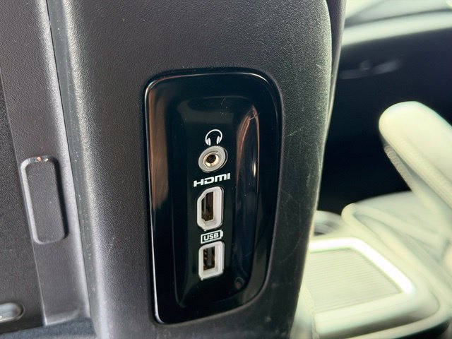 Used 2020 Chrysler Pacifica Limited w/ S Appearance Package FWD image 36