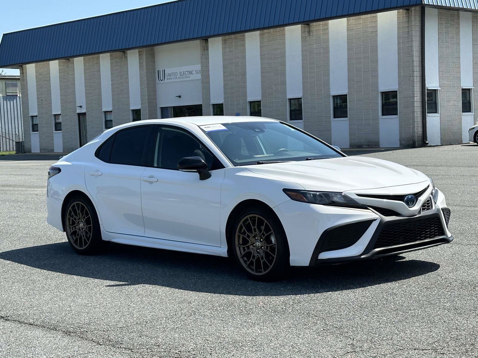 Used 2023 Toyota Camry SE w/ Protection Package (Q2) (TMS) FWD image 2
