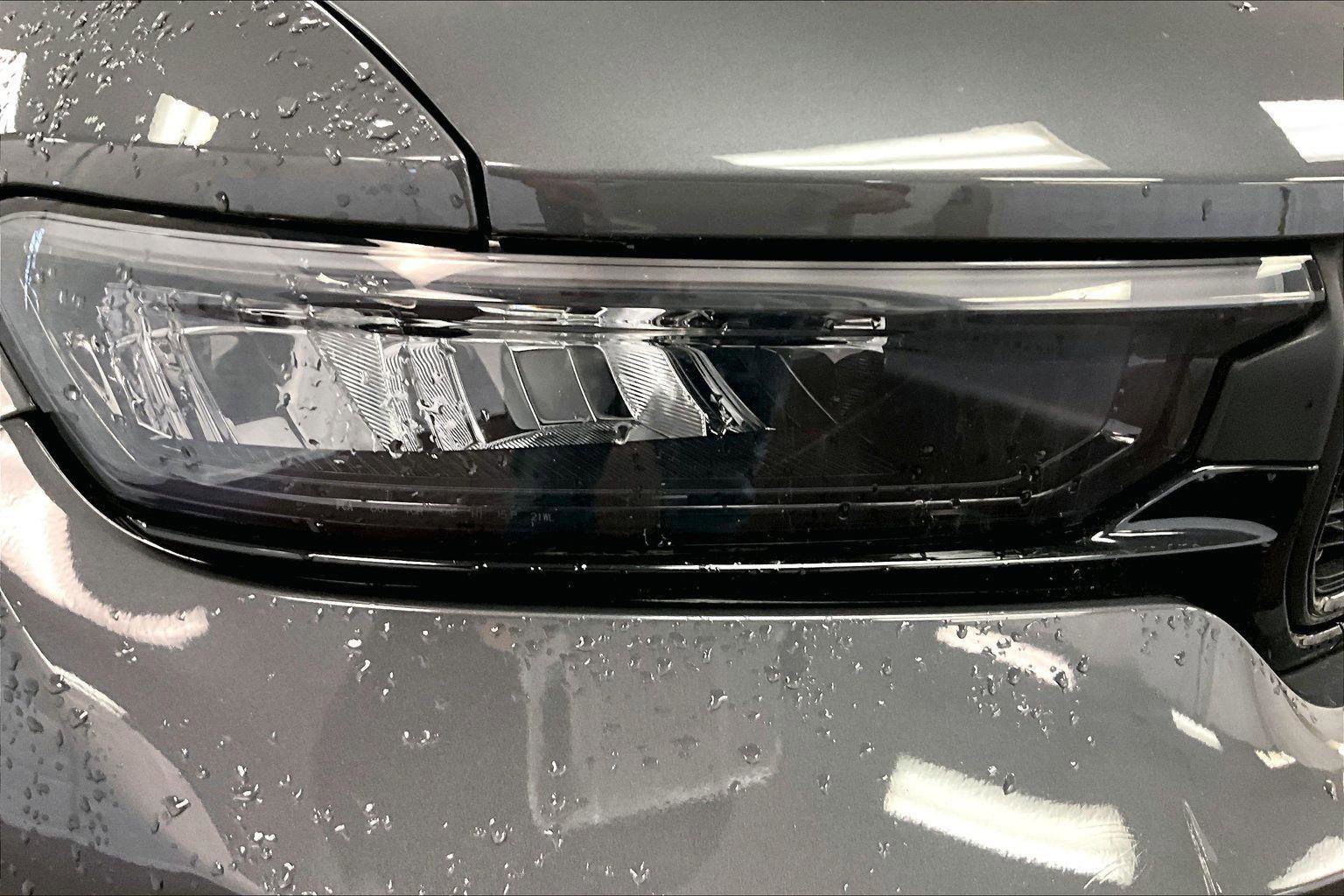 Used 2023 Jeep Grand Cherokee L Laredo image 28