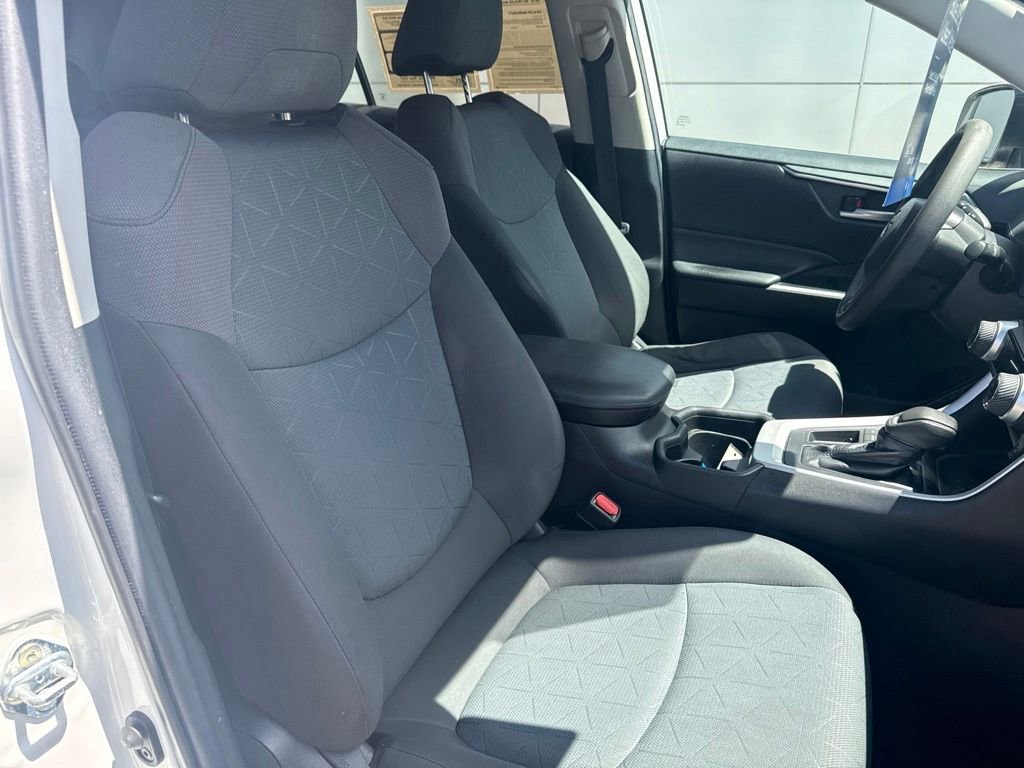 Used 2020 Toyota RAV4 XLE w/ Convenience Package FWD image 31