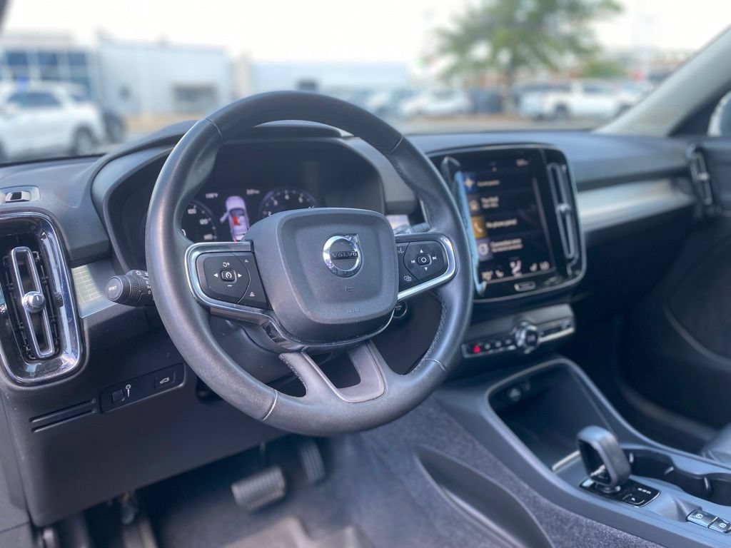 Used 2022 Volvo XC40 T5 Momentum AWD/4WD image 12