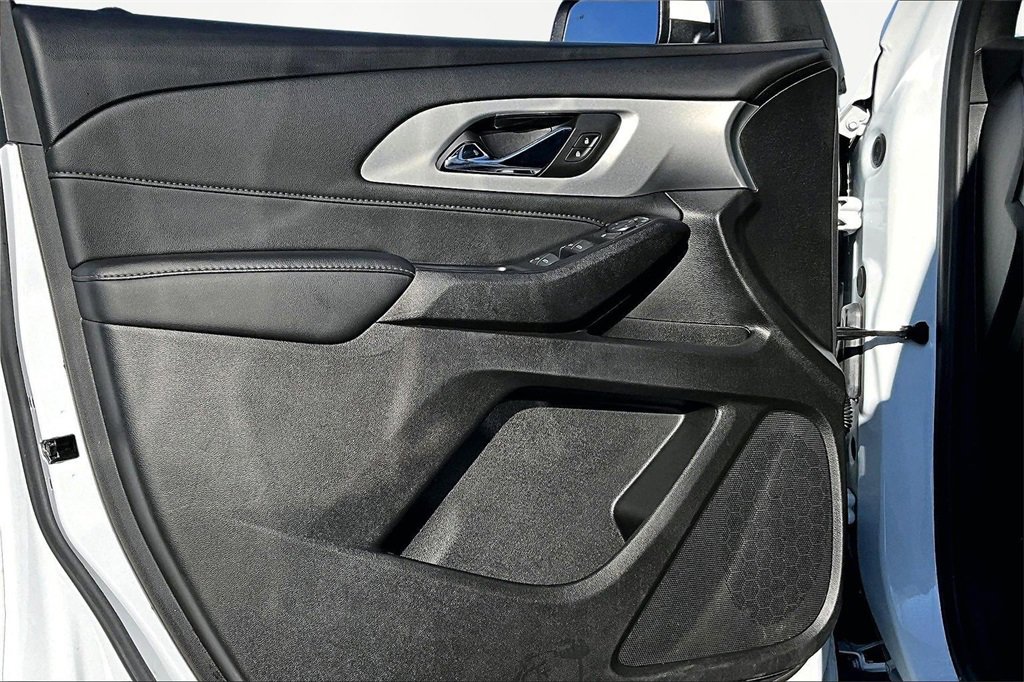 Used 2022 Chevrolet Traverse LT image 23