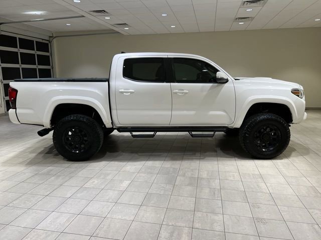 Used 2019 Toyota Tacoma TRD Sport w/ Technology Package AWD/4WD image 2