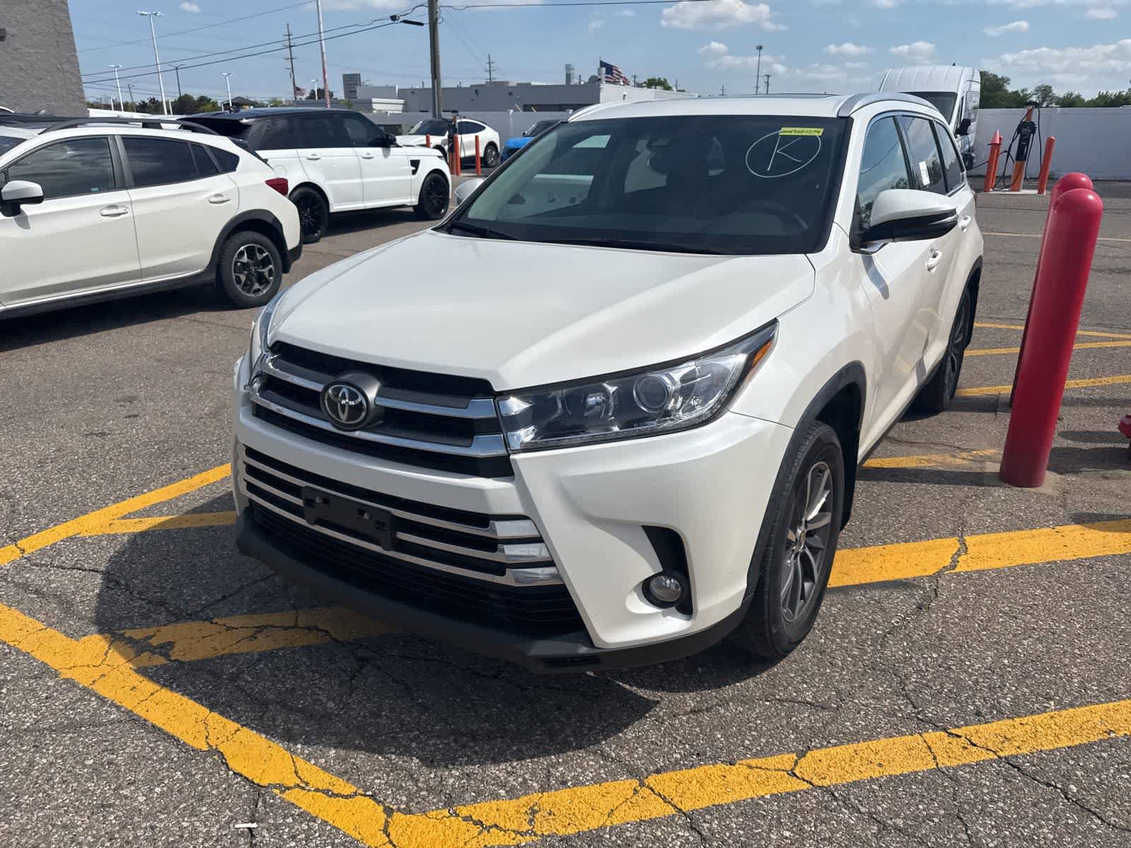 Used 2019 Toyota Highlander AWD V6 image 3