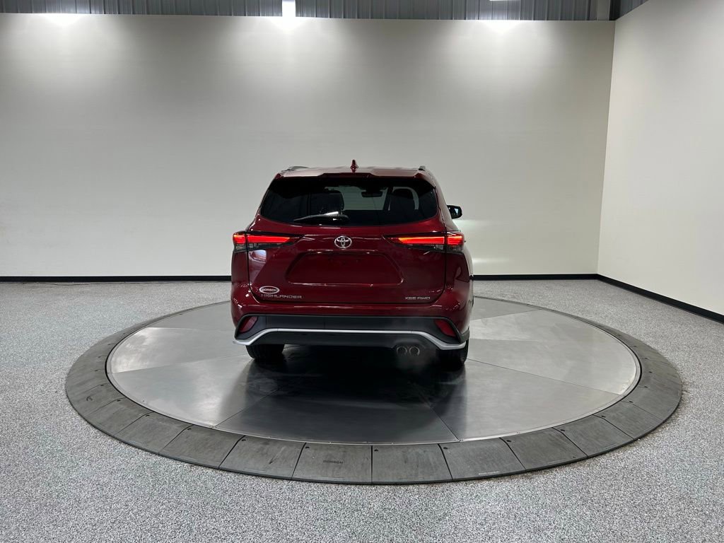 Used 2021 Toyota Highlander XSE AWD/4WD image 7