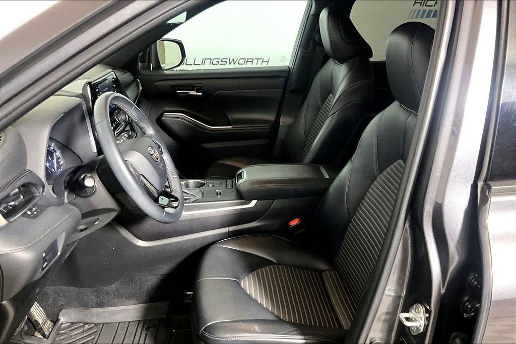 Used 2021 Toyota Highlander XSE FWD image 20