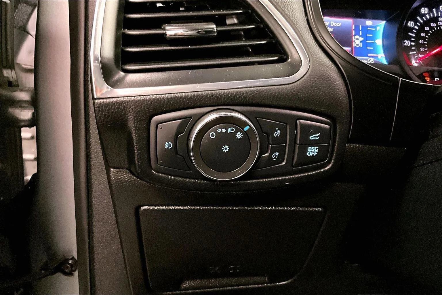 Certified 2022 Ford Edge ST image 30