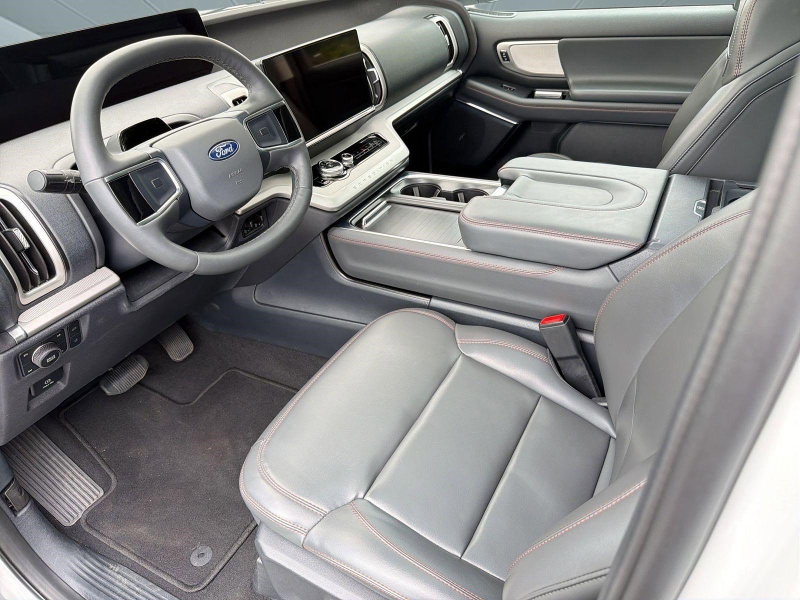 Certified 2025 Ford Expedition Active AWD/4WD image 4