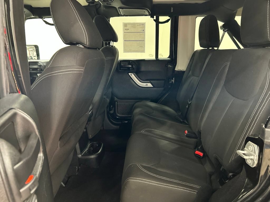 Used 2017 Jeep Wrangler Unlimited Sahara w/ Connectivity Group AWD/4WD image 21