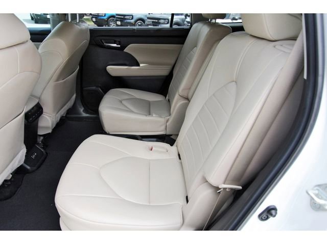 Used 2023 Toyota Highlander XLE FWD image 13
