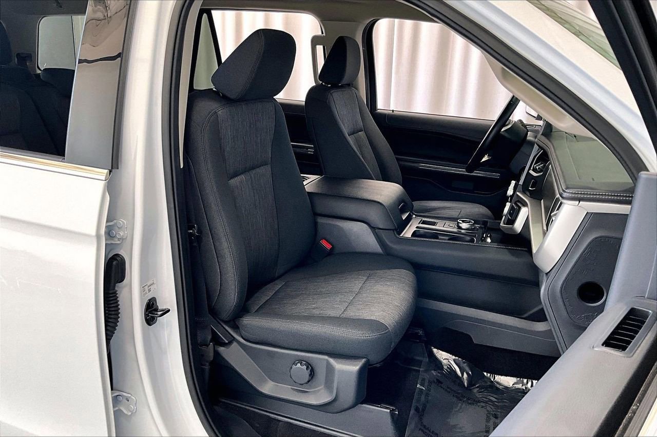 Certified 2023 Ford Expedition XLT image 10
