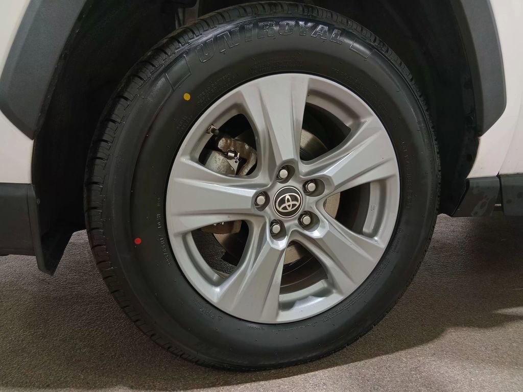 Used 2022 Toyota RAV4 LE AWD/4WD image 11