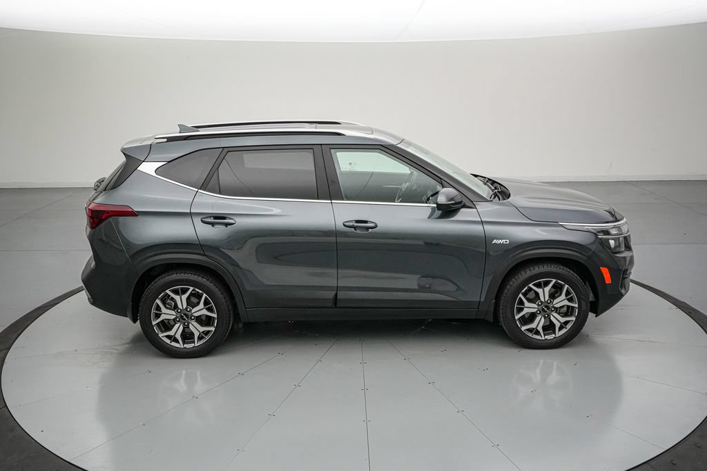 Used 2023 Kia Seltos EX AWD/4WD image 3