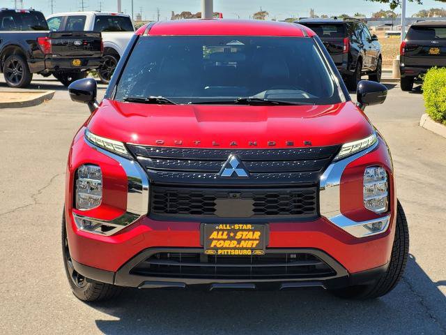 Used 2023 Mitsubishi Outlander SE Black Edition FWD image 2