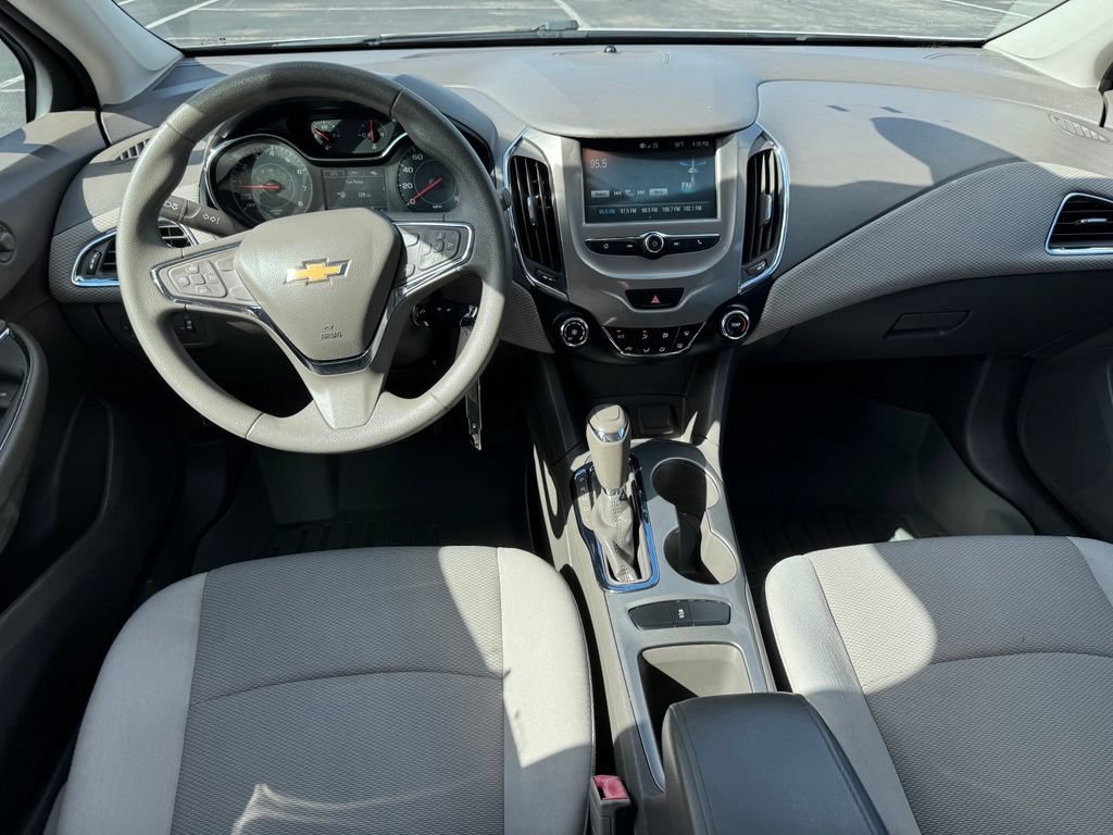 Used 2017 Chevrolet Cruze LT FWD image 28