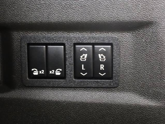 Used 2021 Chevrolet Tahoe Premier AWD/4WD image 32