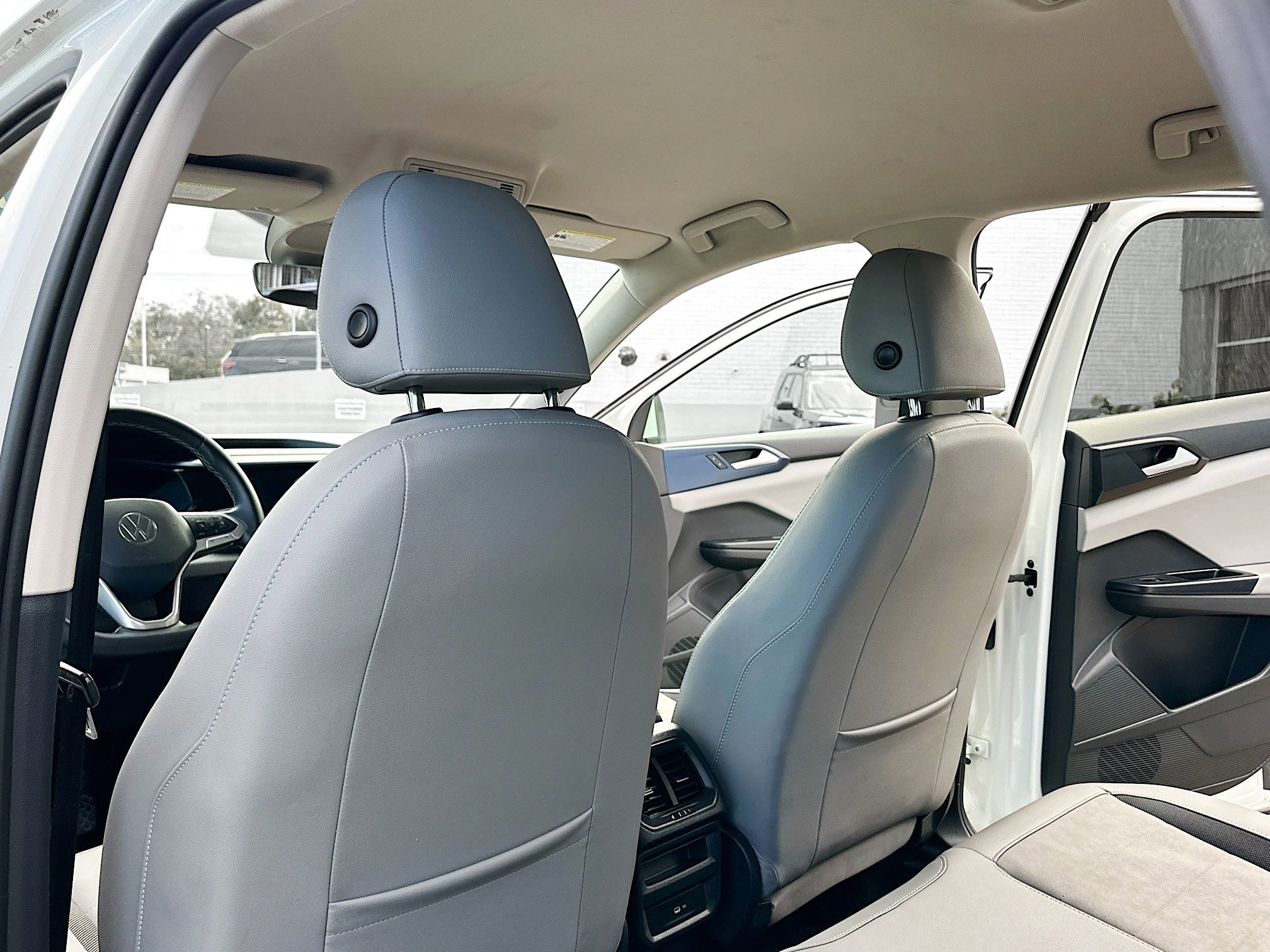 Used 2023 Volkswagen Taos SE image 9