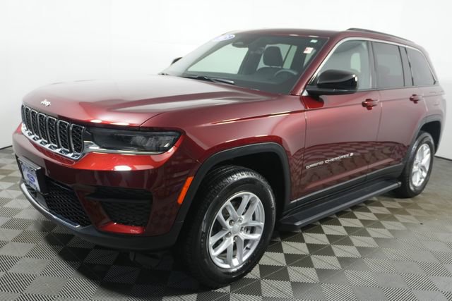 Used 2025 Jeep Grand Cherokee Laredo X AWD/4WD image 7