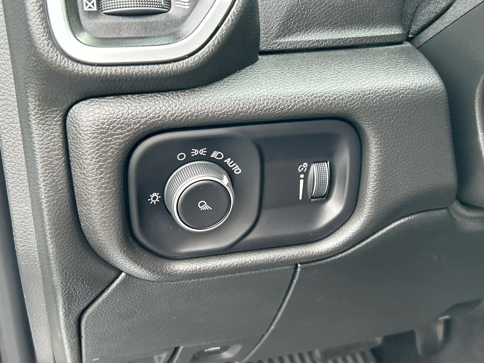 Used 2023 RAM 3500 Big Horn image 28