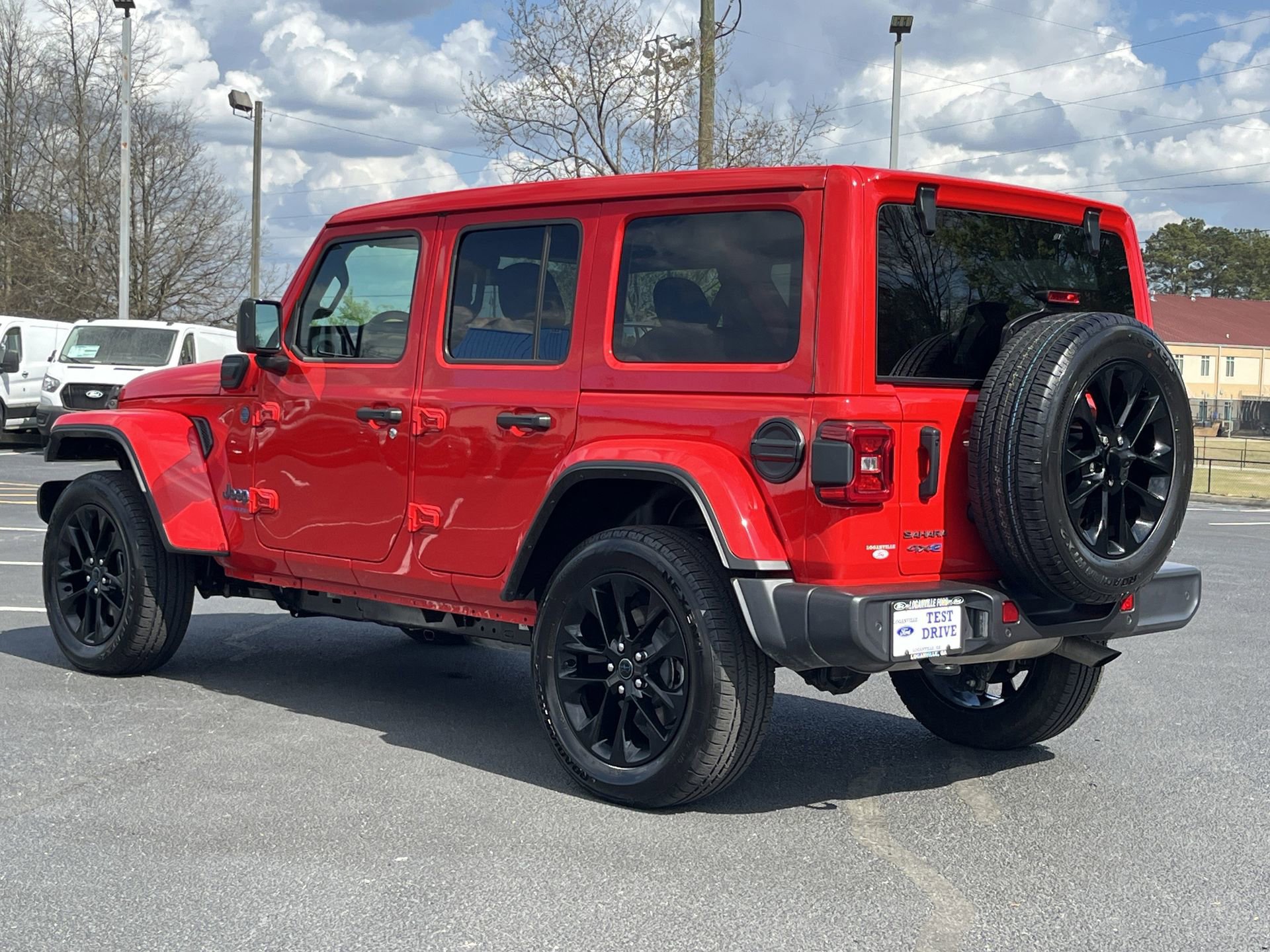 Used 2025 Jeep Wrangler Unlimited Sahara w/ Safety Group image 4