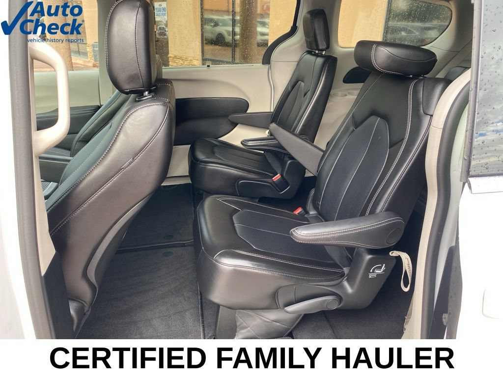 Used 2024 Chrysler Pacifica Touring-L FWD image 17