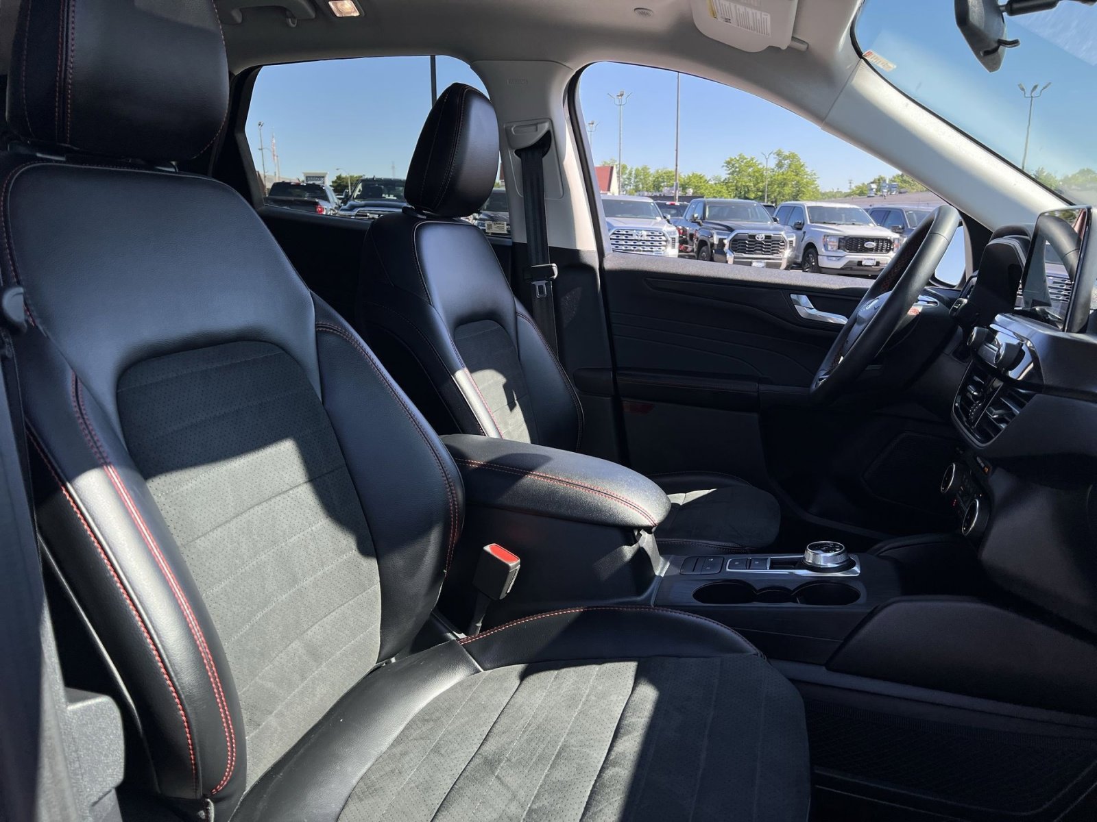 Certified 2022 Ford Escape SEL w/ SEL Stealth AWD Package image 27