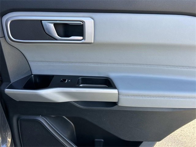 Certified 2022 Ford Explorer XLT w/ Equipment Group 202A image 25