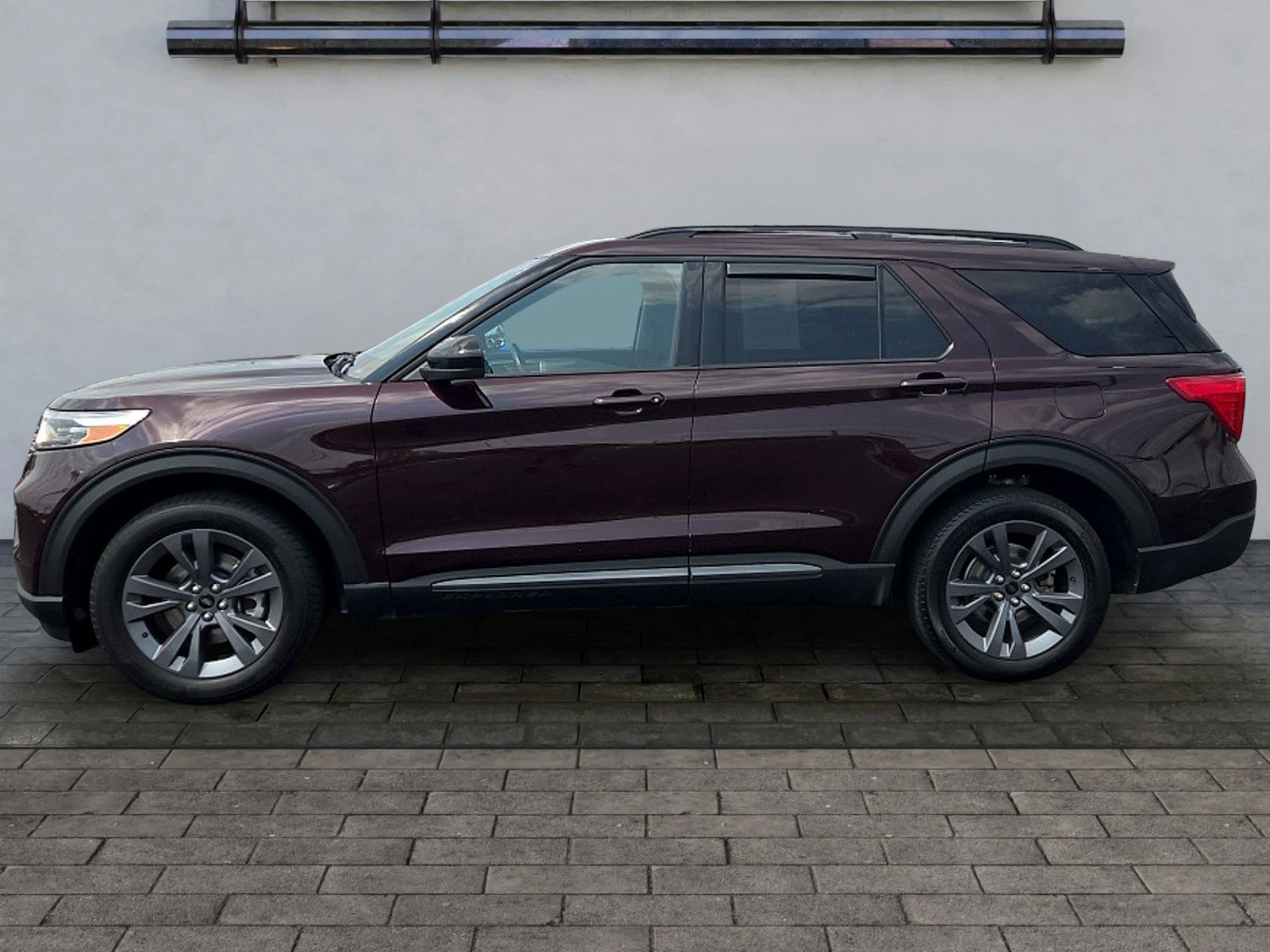 Certified 2023 Ford Explorer XLT w/ Equipment Group 202A AWD/4WD image 6