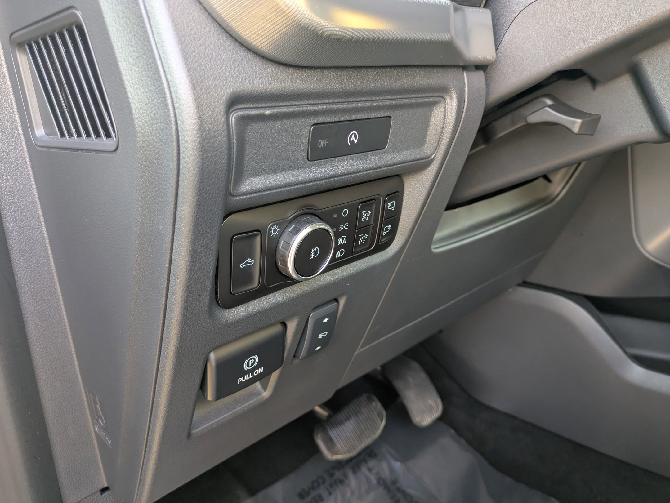 Certified 2025 Ford F150 Lariat w/ Equipment Group 501A Mid image 14