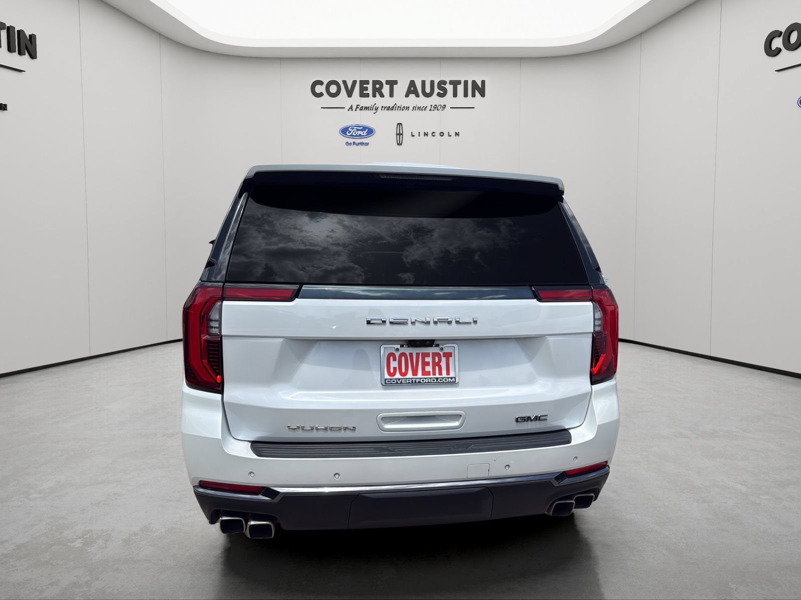 Used 2025 GMC Yukon Denali Ultimate AWD/4WD image 5
