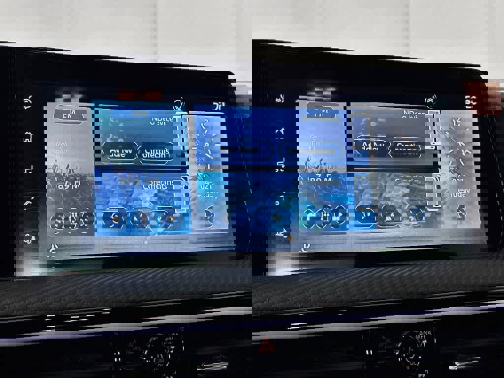 Used 2025 Nissan Kicks SR FWD image 16